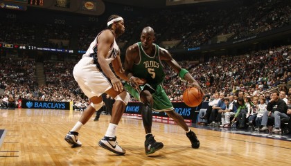 九游娱乐官网 (jiuyou)-英雄联盟世界巡回赛各站激烈角逐，冠军悬念激增，英雄联盟世界总决赛官网