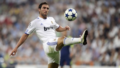 九游手机游戏-“英超争冠战日趋激烈，榜首球队压力山大”，英超争冠形势